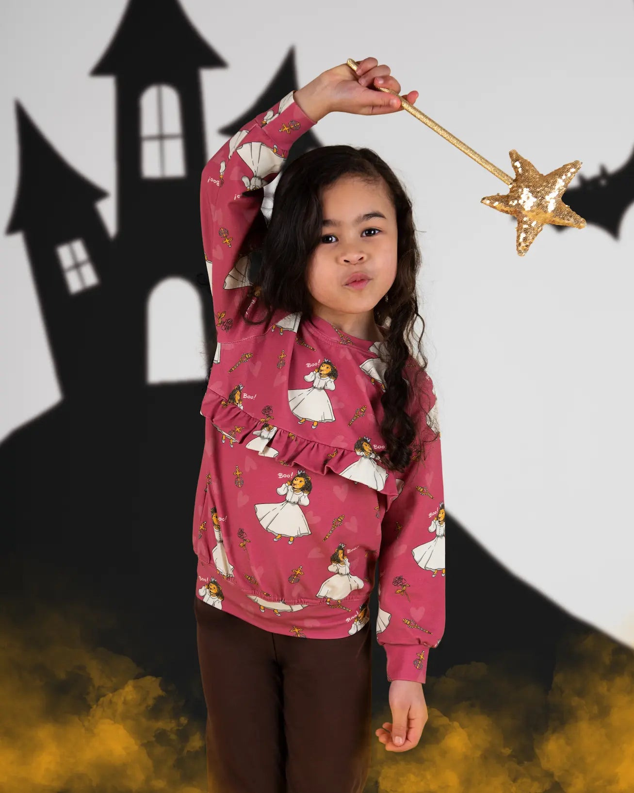 Girls' sweatshirt with ruffles - Queen of Lions